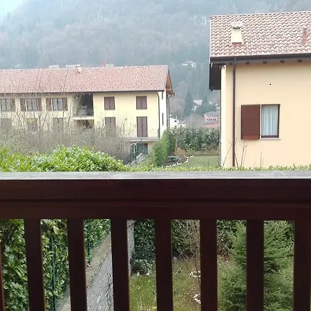Como Lake Mountain Casa Elena 아파트